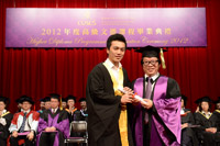 （右）劉兆瑛教授